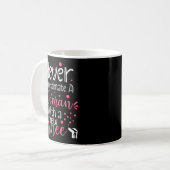 Mug Never Underestimate A Women New Knee Broken Knee S (Devant gauche)