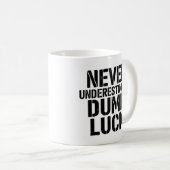 Mug "Never Underestimate Dumb Luck" Saying (Devant droit)