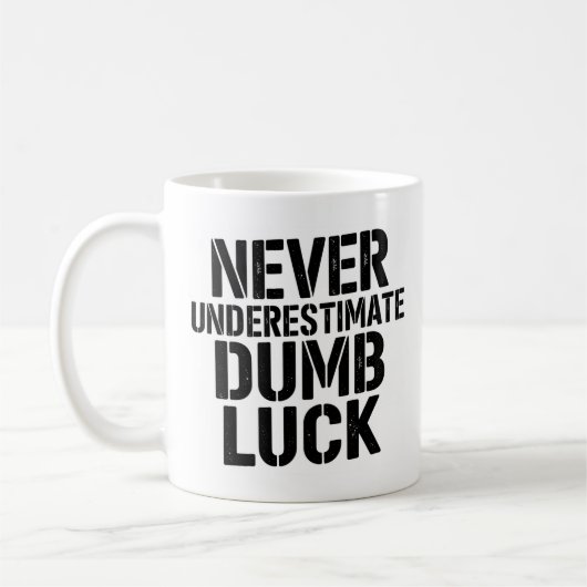 Mug "Never Underestimate Dumb Luck" Saying (Gauche)