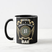 MUG NEVER_UNDERESTIMATE_POWER_OF_A_BAE (Gauche)