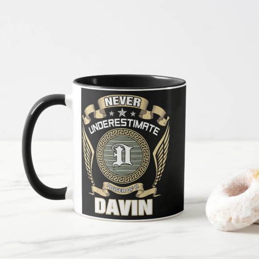 MUG NEVER_UNDERESTIMATE_POWER_OF_A_DAVIN (Avec donut)