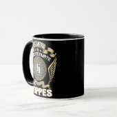 MUG NEVER_UNDERESTIMATE_POWER_OF_A_HOPPES (Devant gauche)