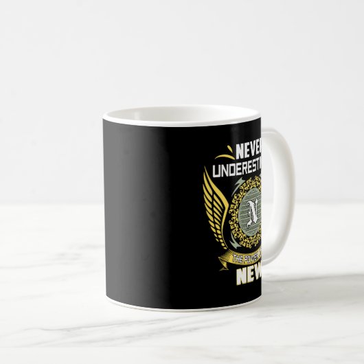 Mug Never Underestimate The Wer Of A New (Devant droit)