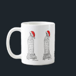 Mug New York Christmas NYC Skyscraper Santa Claus Casq<br><div class="desc">Mug présente une illustration originale d'un gratte-ciel classique de New York,  "habillé" pour Noël avec un casquette du Père Noël rouge. Ne vois-tu pas ce que tu cherches ? Vous avez besoin d'aide pour la personnalisation ? Contactez Rebecca pour avoir quelque chose conçu pour vous.</div>