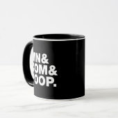 MUG NIN & COM & POOP. (Devant gauche)