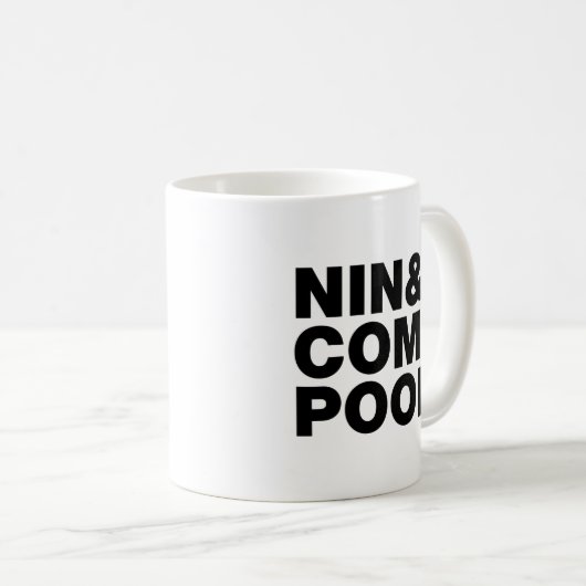 MUG NIN & COM & POOP. (Devant droit)