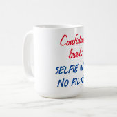 Mug Niveau de confiance : Selfie sans filtre (Devant gauche)