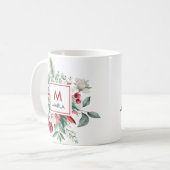 Mug Noël Berries rouges Bouquet vert Monogramme (Devant gauche)