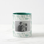 Mug Noël coloré moderne coloré Noël<br><div class="desc">Feuilles de papier enveloppant Noël de Noël de Noël</div>