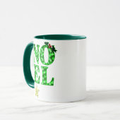 Mug NOEL dans un motif de sapin de Noël vert (Devant gauche)