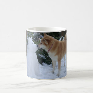 Mug Noël de baiser mignon de photo d'akita de bonhomm
