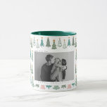 Mug Noël des arbres de Noël colorés<br><div class="desc">Feuilles de papier enveloppant Noël de Noël de Noël</div>