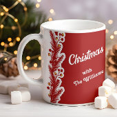 Mug Noël familial | Pine Border Nom de famille moderne