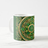 Mug Noeuds celtiques verts et or et fleurs stylisées (Devant gauche)