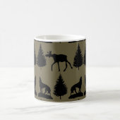 Mug Noir bronzage rustique d'orignaux de pins sauvages (Centre)