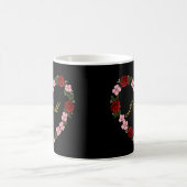 Mug noir couronne de fleurs roses et rouges (Centre)