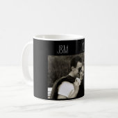 Mug Noir d'initiales de date de photo de couples (Devant gauche)