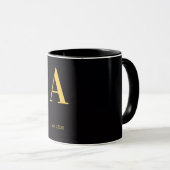 Mug noir lettre A dorée | Mug à monogramme minimal (Devant droit)
