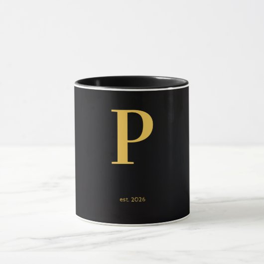 Mug noir lettre dorée P | Mug à monogramme minimal (Centre)