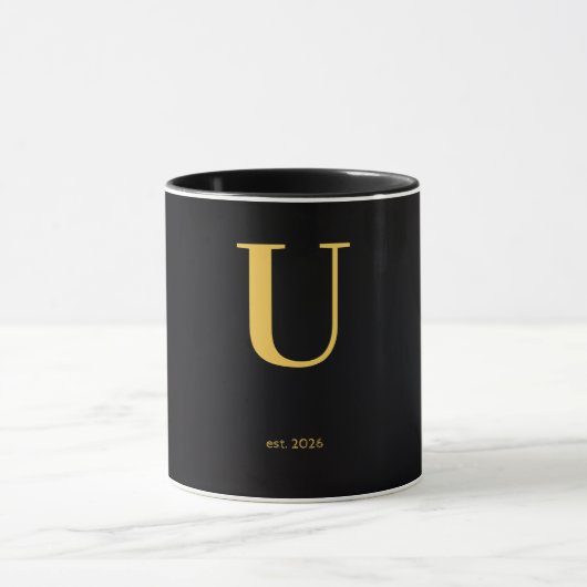 Mug noir lettre U dorée | Mug à monogramme minimal (Centre)