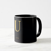 Mug noir lettre U dorée | Mug à monogramme minimal (Devant droit)