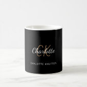 Mug Noir or monogramme initiales script élégant (Centre)