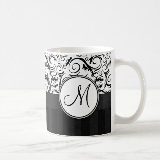 Mug Noir sur les mèches, les rayures et le monogramme (Droite)