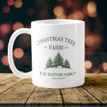 Mug Nom de famille personnalisé Christmas Tree Farm Re<br><div class="desc">Célébrez la saison avec cette tasse de fête ! Doté de votre nom de famille et d'un design rétro de la ferme de Noël en vert sauge,  il est parfait pour déguster du cacao chaud dans le style pendant les vacances.</div>