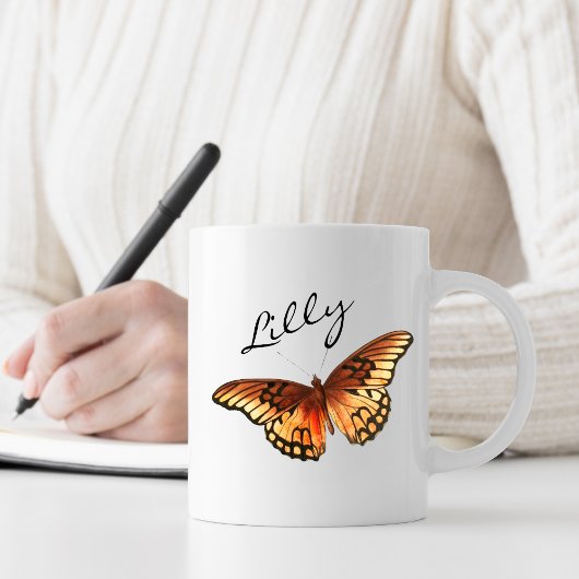 Mug Nom du monogramme du script papillon