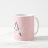Mug Nom du monogramme moderne rose pâle personnalisé (Devant droit)