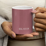 Mug Nom du monogramme or Rose personnalisé<br><div class="desc">Commencez votre journée en beauté avec cette tasse de café monogramme couleur or rose personnalisée. Doté d'un monogramme d'or rose élégant et sophistiqué, cette tasse personnalisée ajoute une touche d'élégance à votre routine matinale. Que vous appréciez votre café, votre thé ou votre chocolat chaud préféré, cette tasse en céramique de...</div>