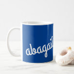 Mug Nom du script Cadeau personnalisé Marine Bleu Blan<br><div class="desc">Offrez cette tasse de nom de script personnalisé personnalisée à l'amoureux du café ou du thé dans votre vie. Personnalisez le nom et le type de boisson. En bleu marine et blanc. Fait un merveilleux cadeau pour la remise des diplômes, le jour de la mère, Noël, les anniversaires et les...</div>