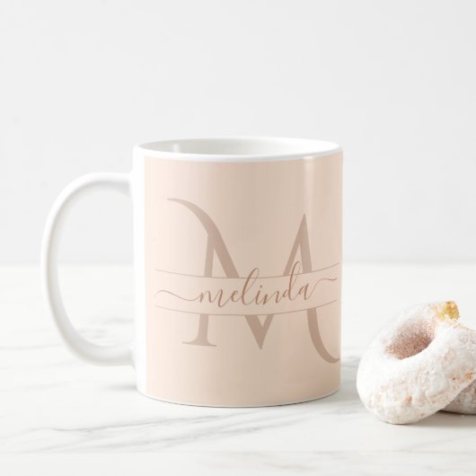 Mug Nom Féminin Élégant Monogramme Rose Pastel Script  (Avec donut)
