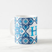 Mug 💙🤍 Nom + initiale bleu - blanc Azulejos X, (Devant gauche)