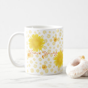 Mug Nom personnalisé à motif floral jaune aquarelle de