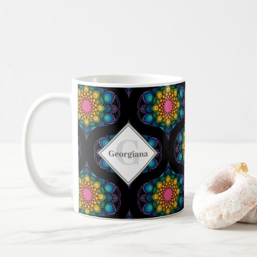 Mug Nom personnalisé Rainbow Floral Fountain Mid Mod O (Avec donut)