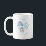 Mug Nom personnel de Christmas Snowman<br><div class="desc">This Cute Christmas Snowmen & Snowflake mug will put you in the holiday spirit when you drink your morning coffee. This whimsical design fea cute snowman with the words Merry Christmas in a brush script font. Add your name to personalize the mug.</div>