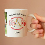 Mug Nom photo personnalisé du meilleur papa du monde<br><div class="desc">World's Best Dad Baseball Custom Photo Name Coffee Mugs présente une de vos photos préférées avec le texte "The World's best dad (year)" dans le script moderne et votre texte personnalisé dans le centre. Personnalisé en modifiant le texte dans les zones de texte fournies et en ajoutant votre photo. CONSEIL...</div>