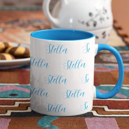 Mug Nom répétitif en bleu clair tout blanc