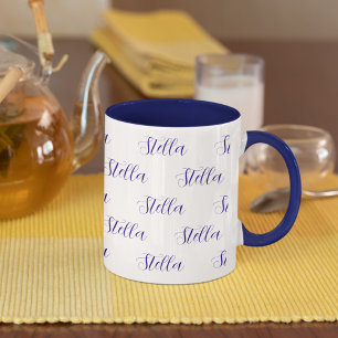 Mug Nom répétitif en bleu marine partout en blanc
