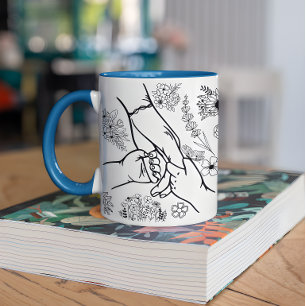 Mug Noms personnalisés d'enfants tenant la main de mam