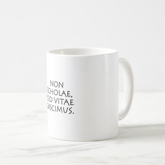 Mug Non scolarisé sed vitae discimus (Devant droit)