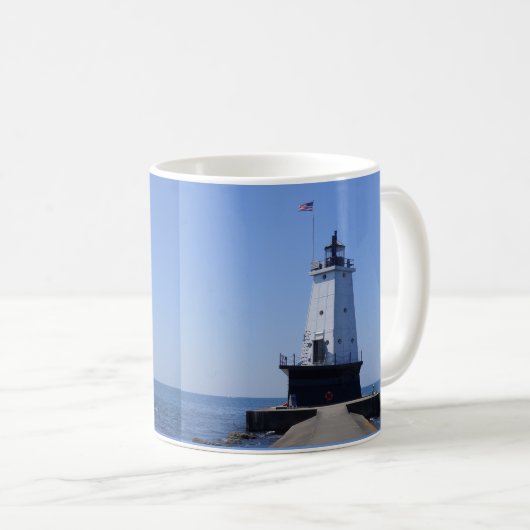 Mug North Pierhead Lighthouse, Ludington, MI  (Devant droit)