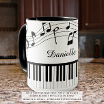 Mug Notes de musique de piano Couleurs personnalisées<br><div class="desc">Musique moderne et personnalisée tasse à café avec clavier de piano et notes de musique avec un nom, monogramme ou texte personnalisé dans votre choix de couleurs et de styles de police (en noir et blanc). Idéal pour les professeurs de musique, musiciens et professionnels de la musique. L'échantillon est présenté...</div>