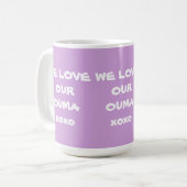 Mug NOUS AIMONS NOTRE CADEAU OUMA doux violet et blanc (Devant gauche)