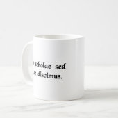 Mug Nous apprenons pas pour l'école, mais pendant la (Devant gauche)
