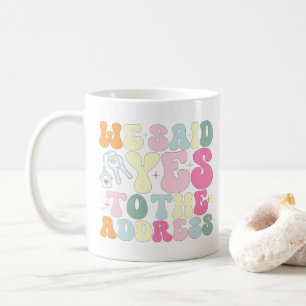 Mug Nous avons dit oui à la maison drôle groovy propri