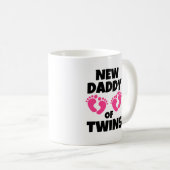 Mug Nouveau papa des filles de filles de jumeaux (Devant droit)