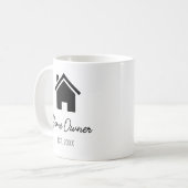 Mug Nouveau propriétaire est. Cadeau de chauffage de l (Devant gauche)