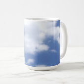 Mug nuages dans un ciel bleu (Devant droit)